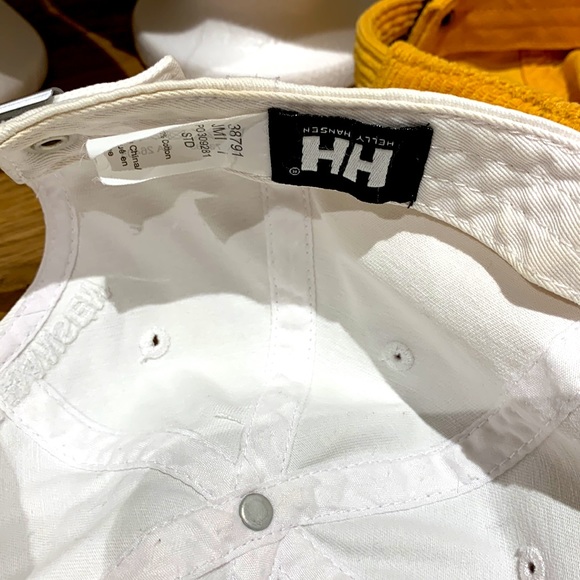 3 caps/hats Helly Hansen and Gap - Picture 5 of 6